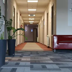 Hotel Only 15 Minutes To Center, Free Secure Parking Budapešť